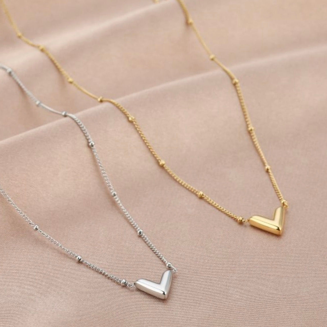 Thin V Necklace Silver