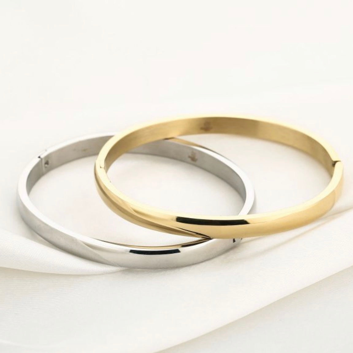 Classy Clips Bangle Gold