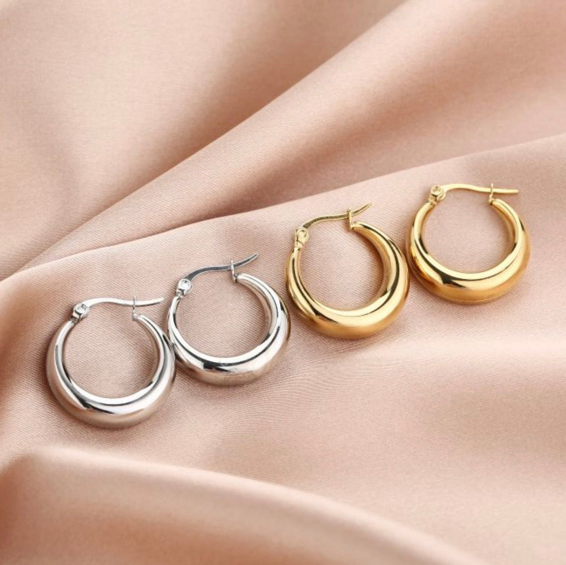 Small Nova Hoops Earrings Gold