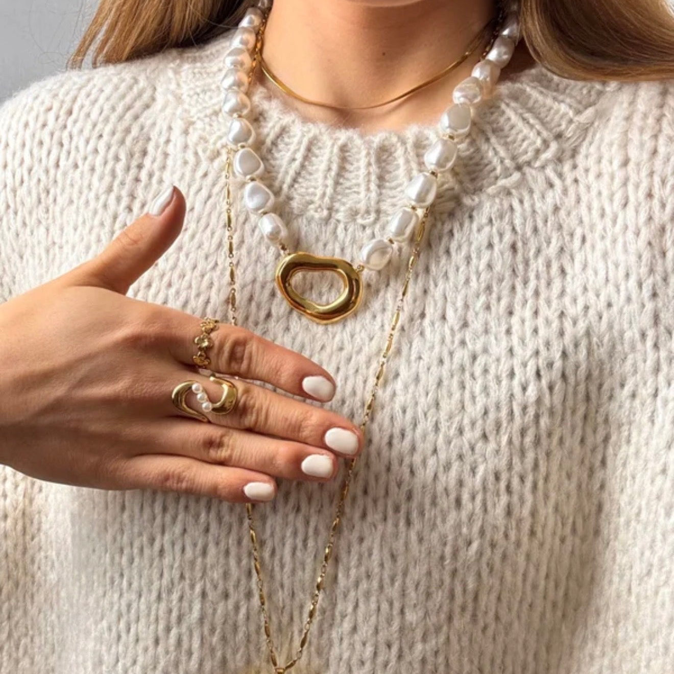 Statement Hoop Necklace Gold