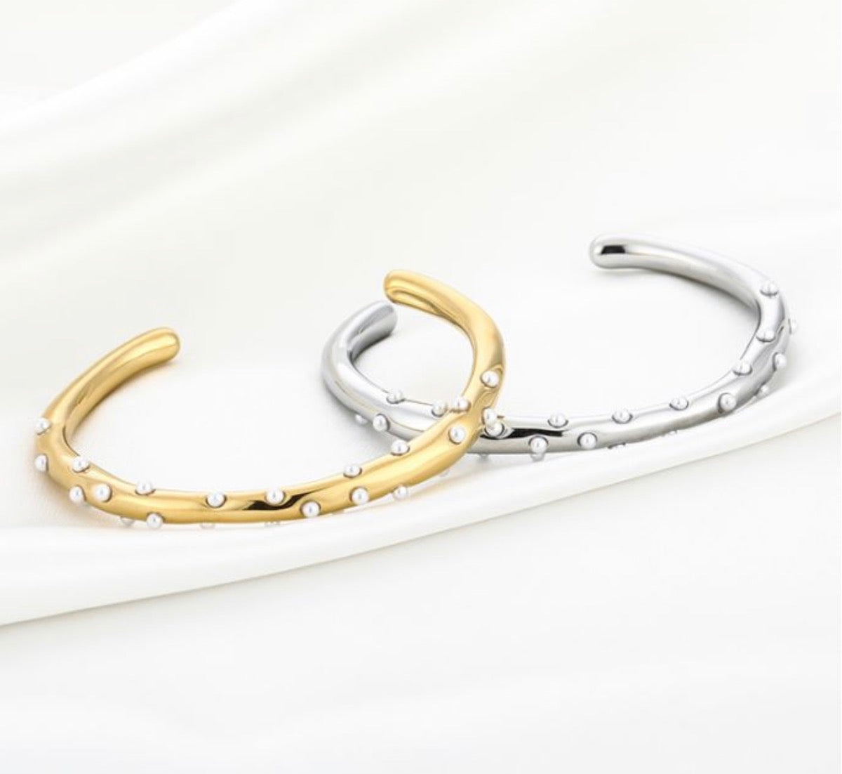 Mini Pearls Bangle Gold