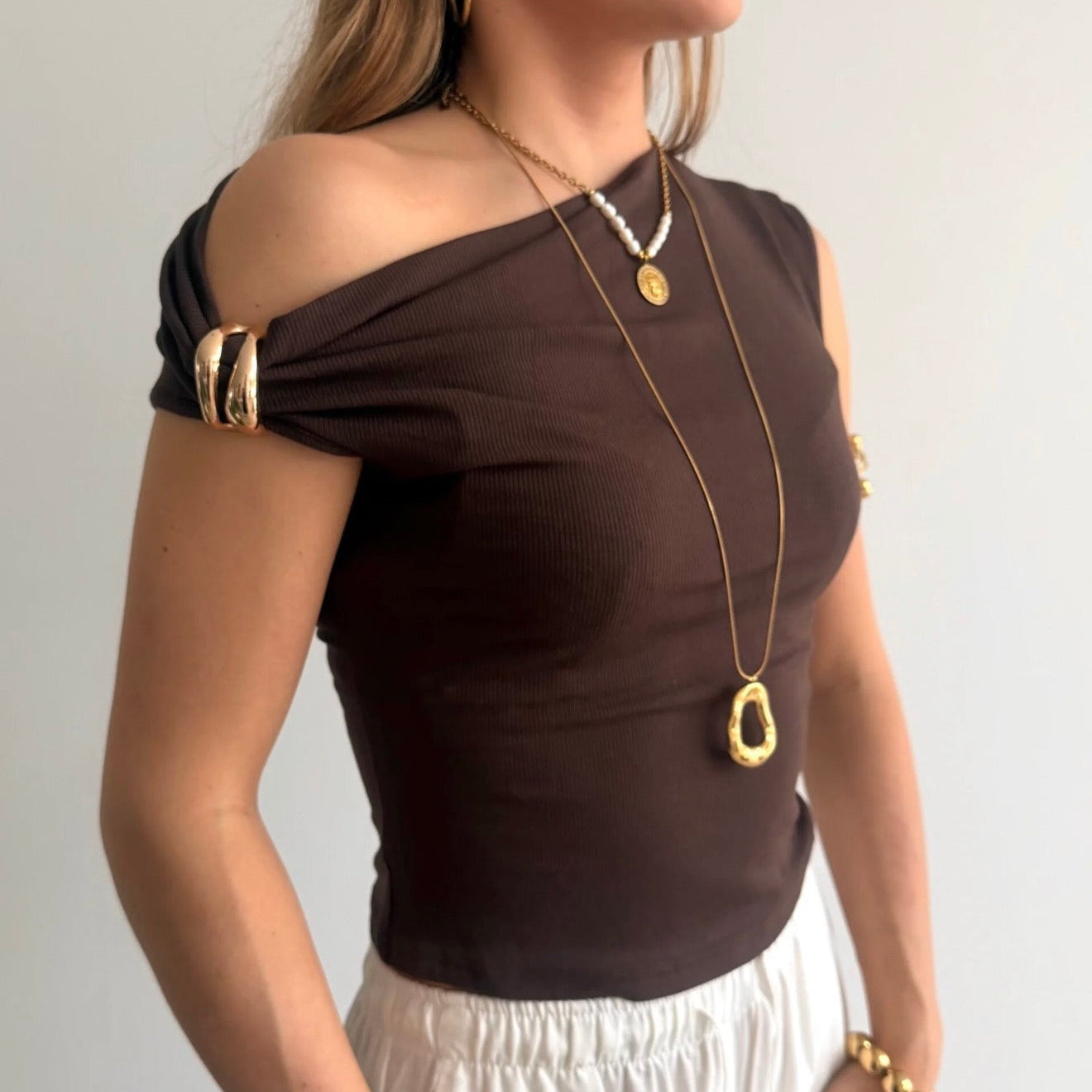 Mina Off-Shoulder Top Brown