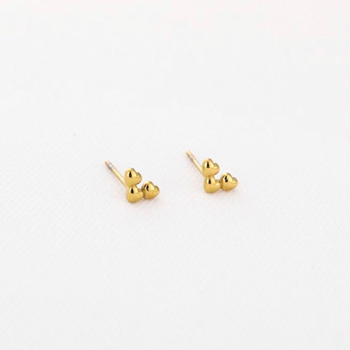 Small hearts Studs Gold