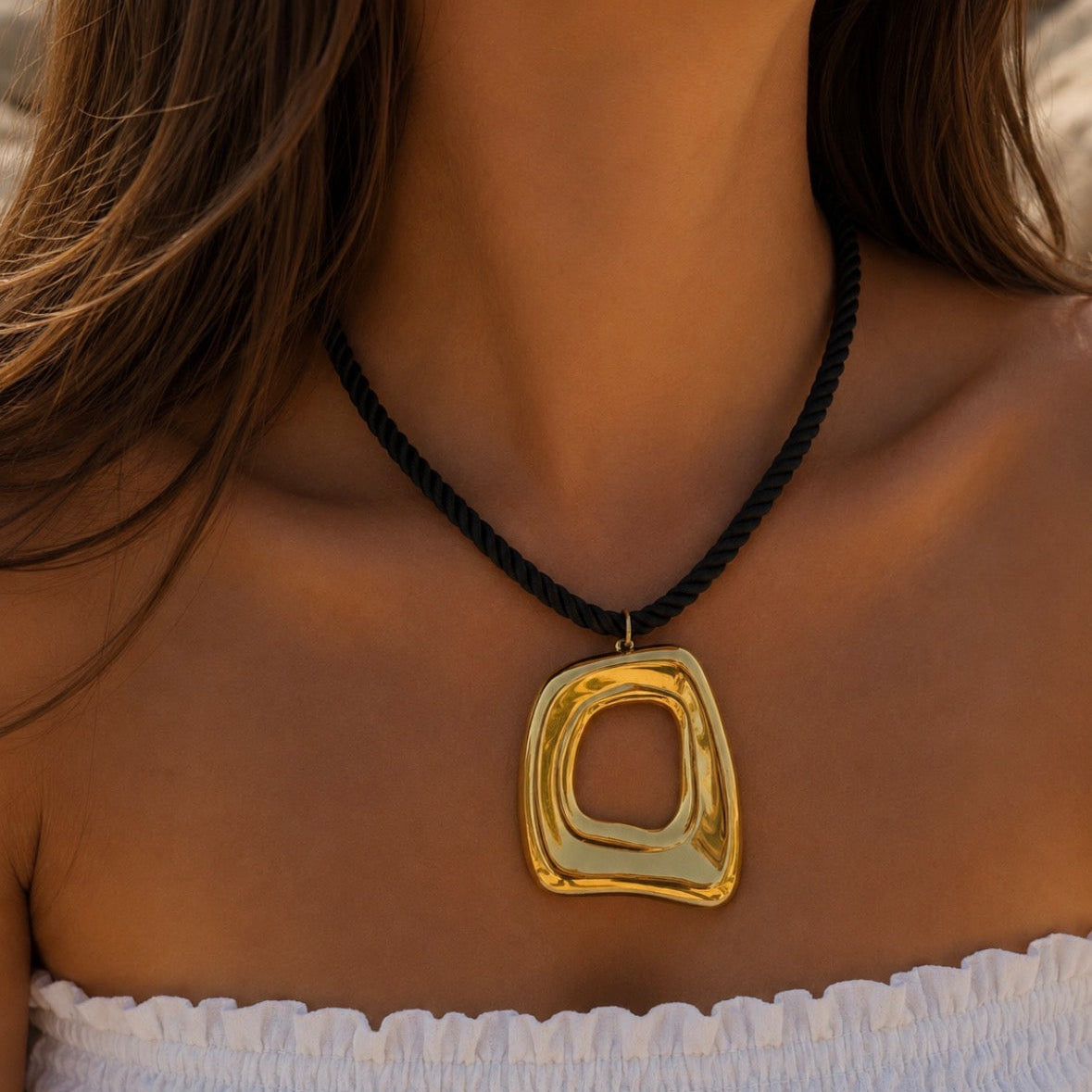 Square Necklace Black