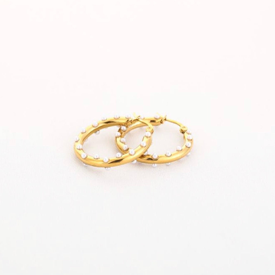 Mini Pearls Hoop Earring Gold