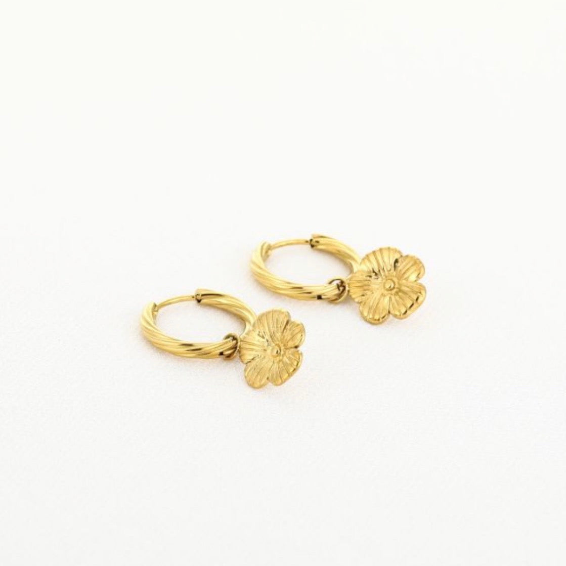Cute flower Earrings Gold