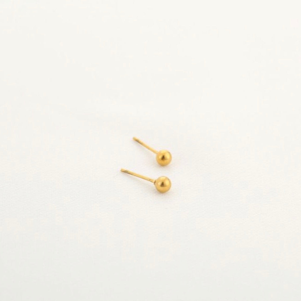 Mini dot Studs Gold