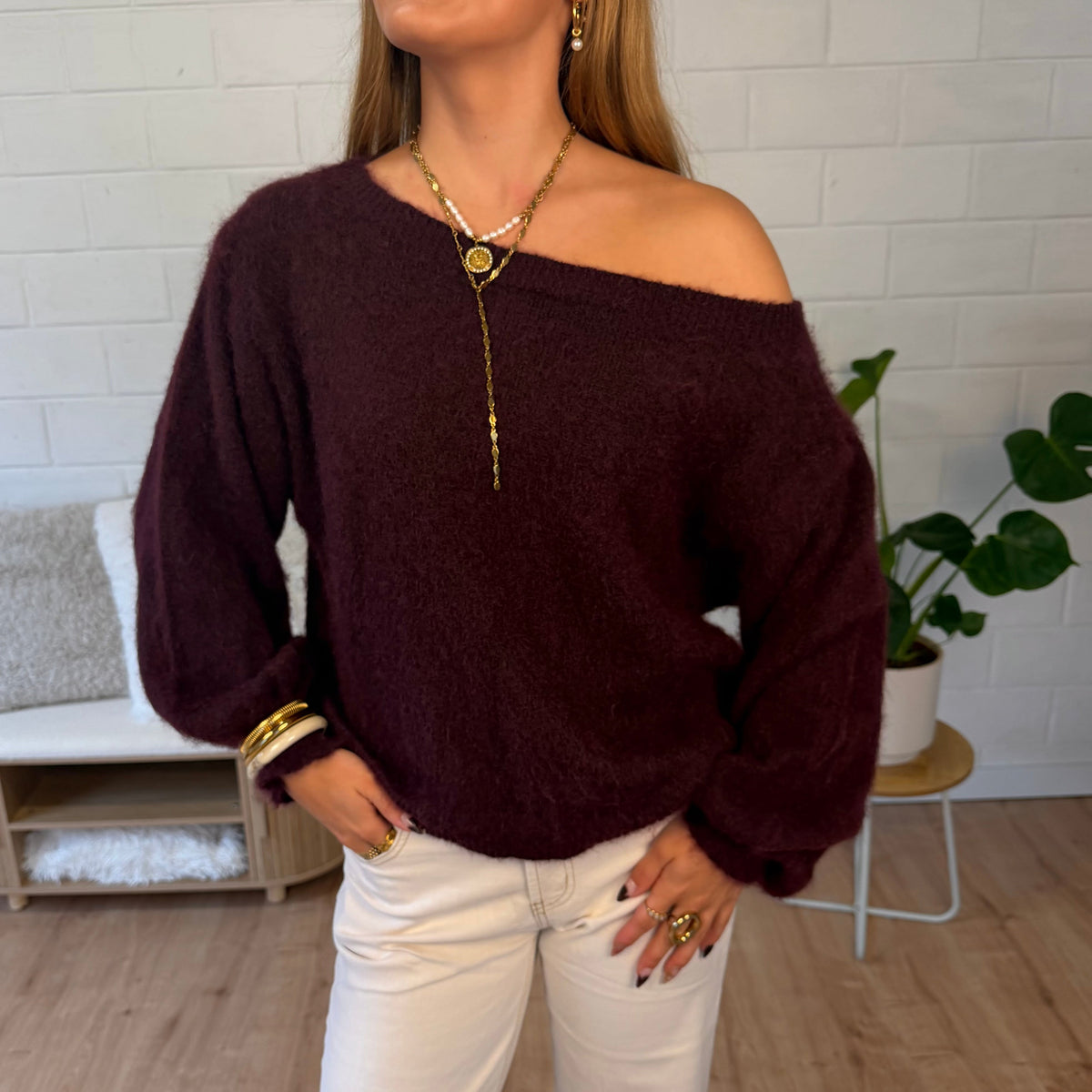 Elodie Off-Shoulder Sweater Bordeaux