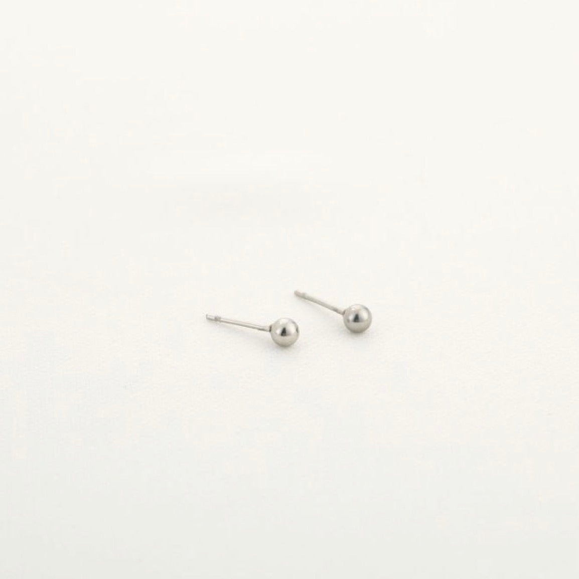 Mini dot Studs Silver