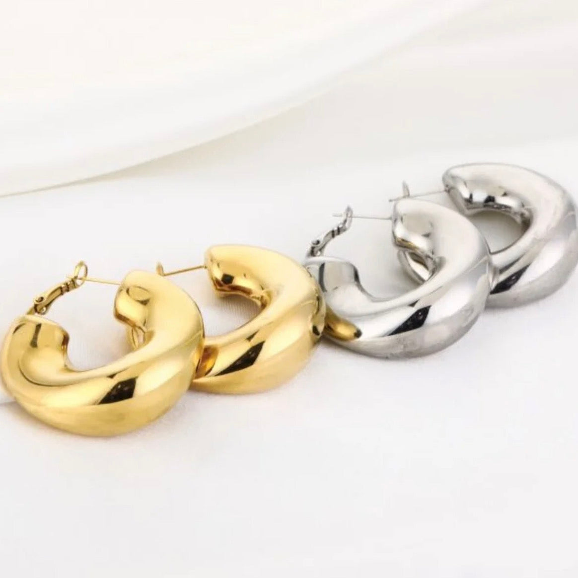 Wavy Hoops Gold