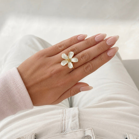 Big Flower Ring White