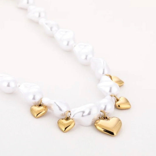 Statement Hearts Necklace Gold