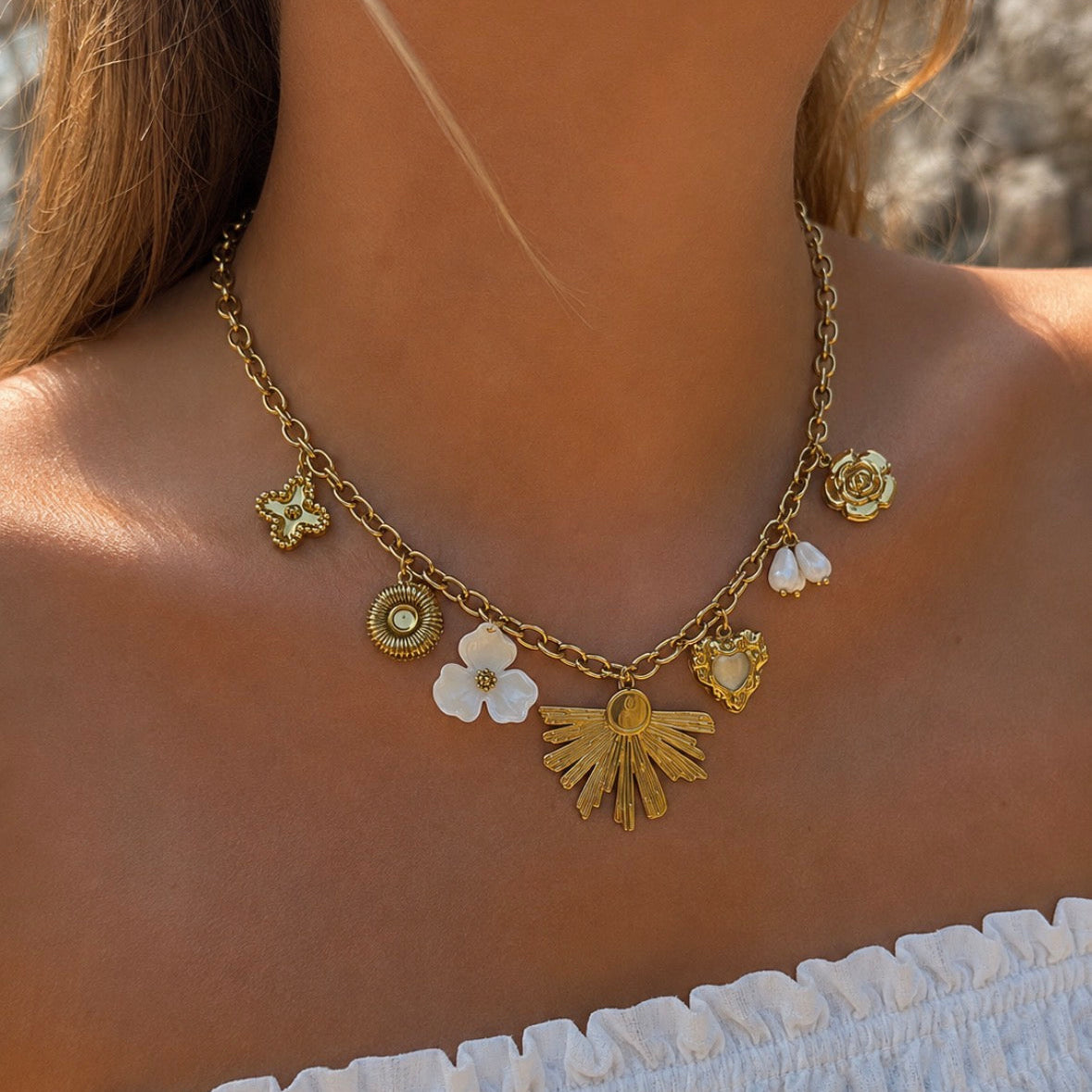Sunrise White Flower Necklace Gold