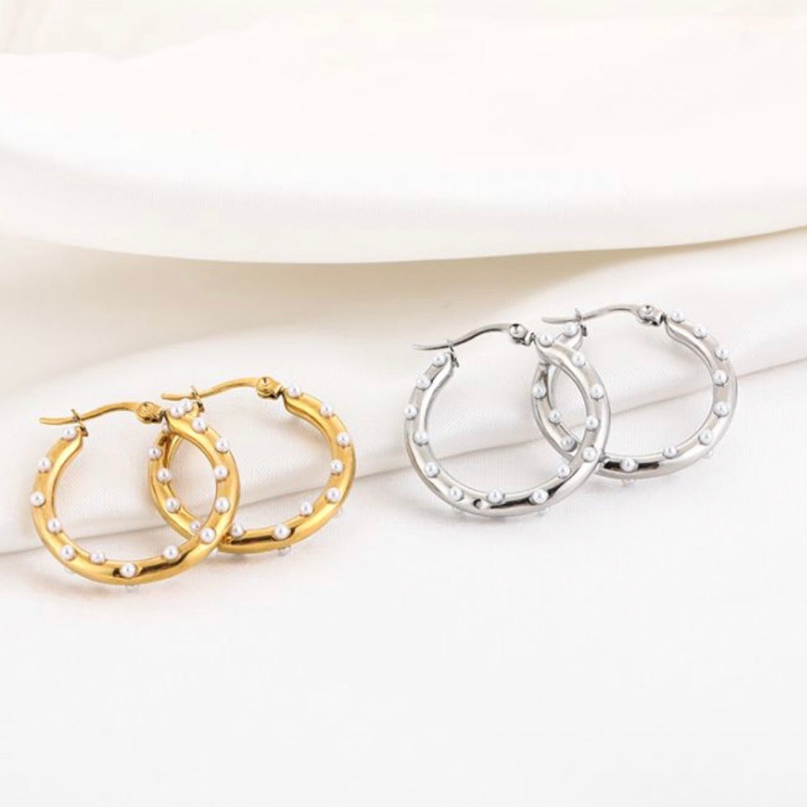 Mini Pearls Hoop Earring Gold