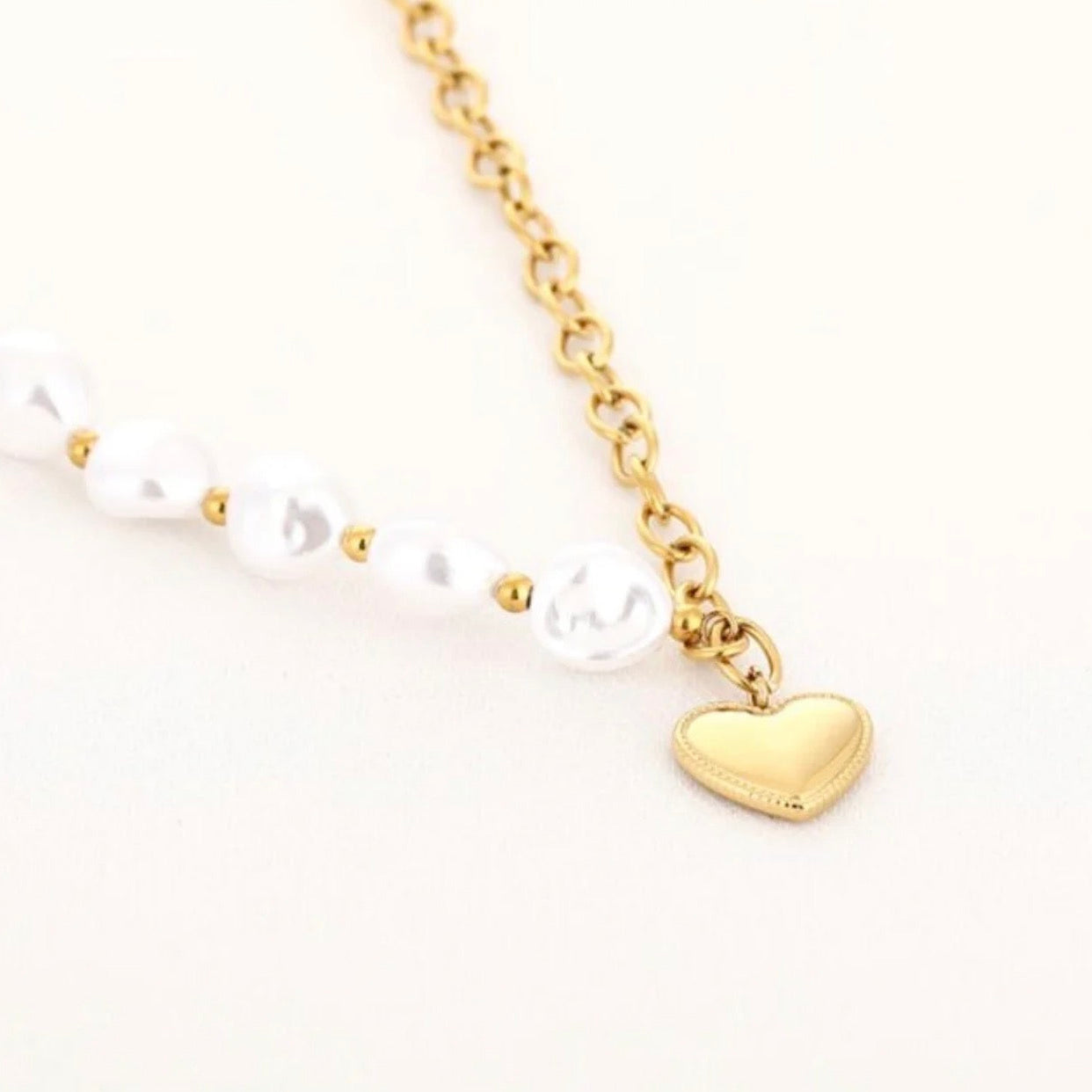 Pearl & Heart Necklace Gold