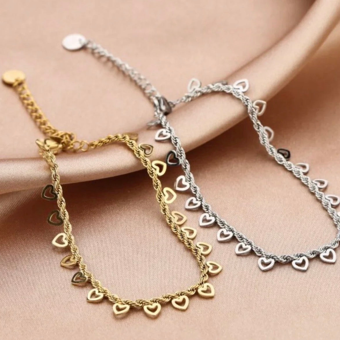 Small Hearts Bracelet Gold